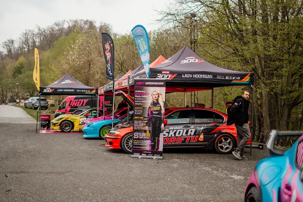 LADY HOONIGAN TEAMBUILDING